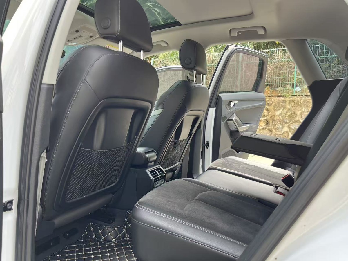 Audi Q3 2020 car image #8
