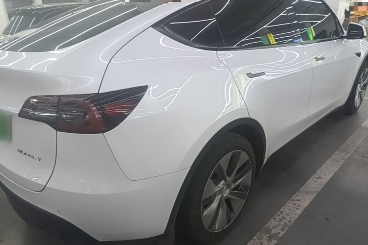 Tesla Model Y 2023 car image #7