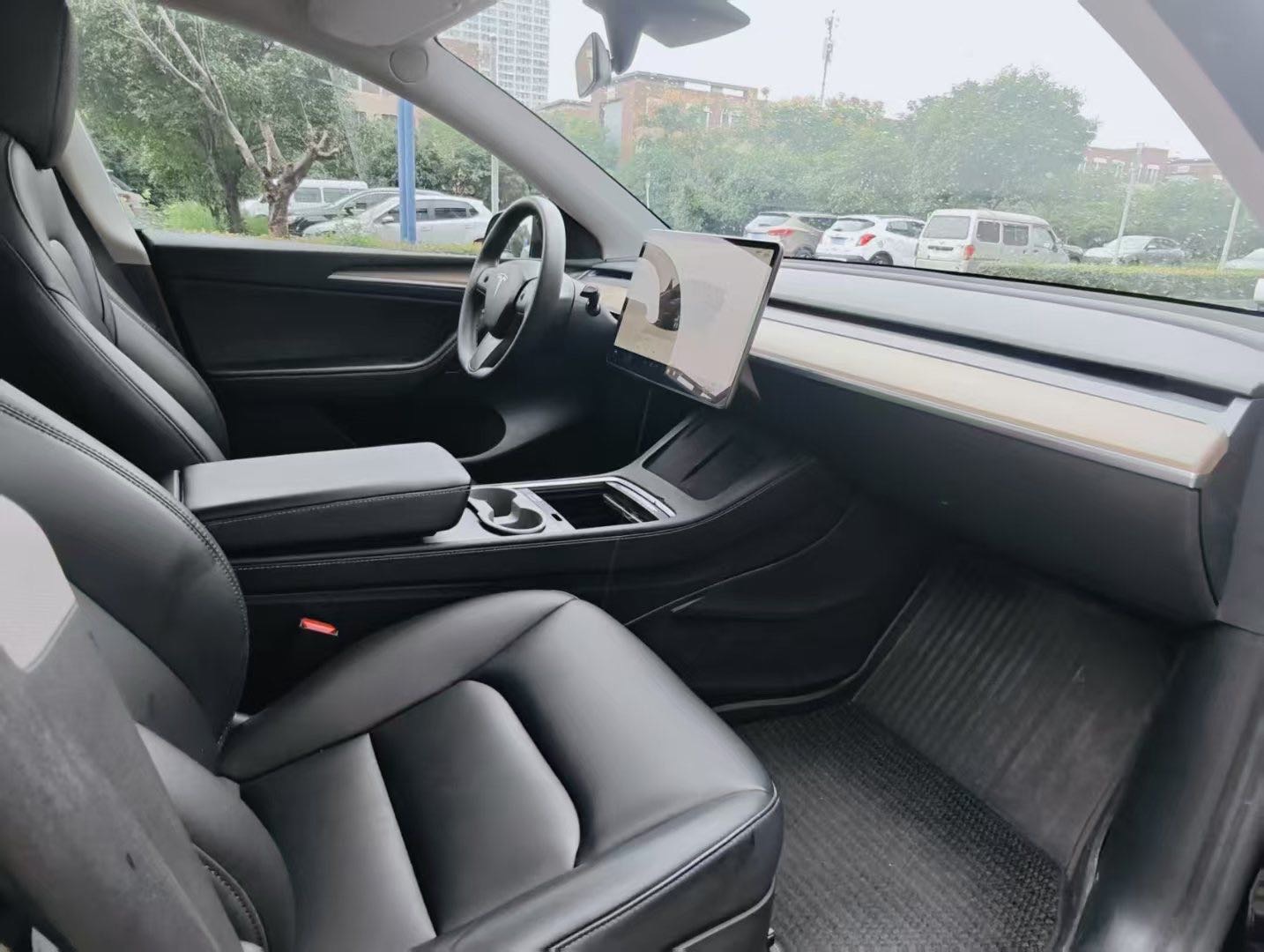 Tesla Model Y 2022 #5 Tesla Model Y 2022 car image #5