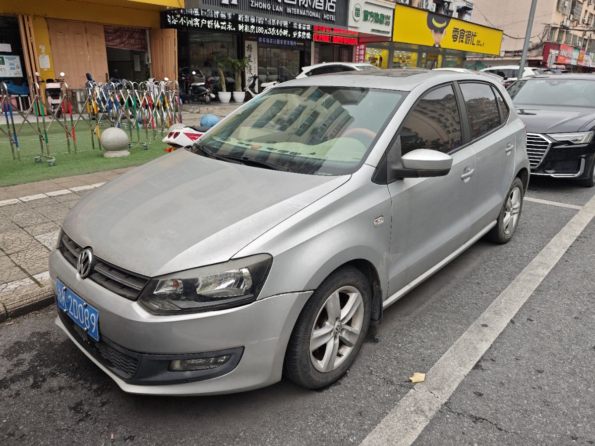 Volkswagen Polo 2011 Volkswagen Polo 2011 car image