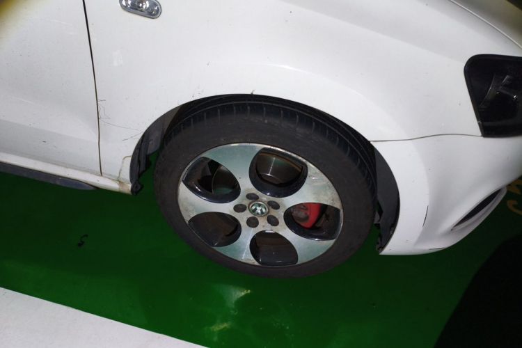 Volkswagen Polo 2013 car image #9