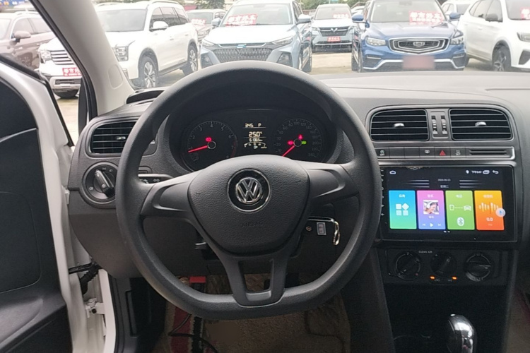 Volkswagen Polo 2018 car image #11