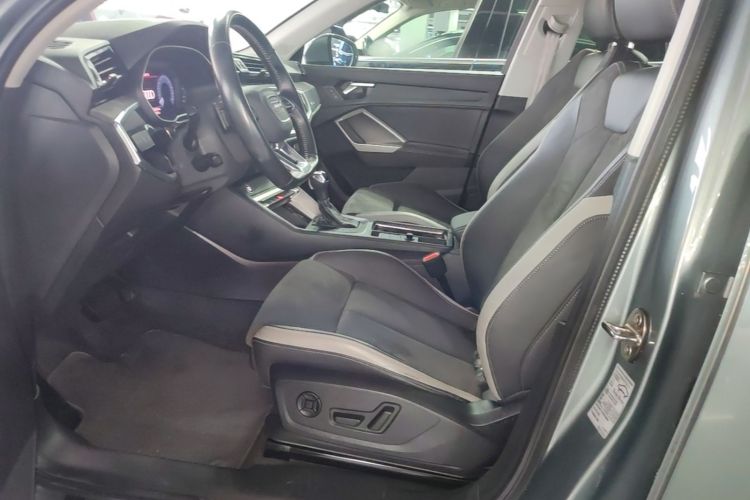 Audi Q3 2021 car image #15