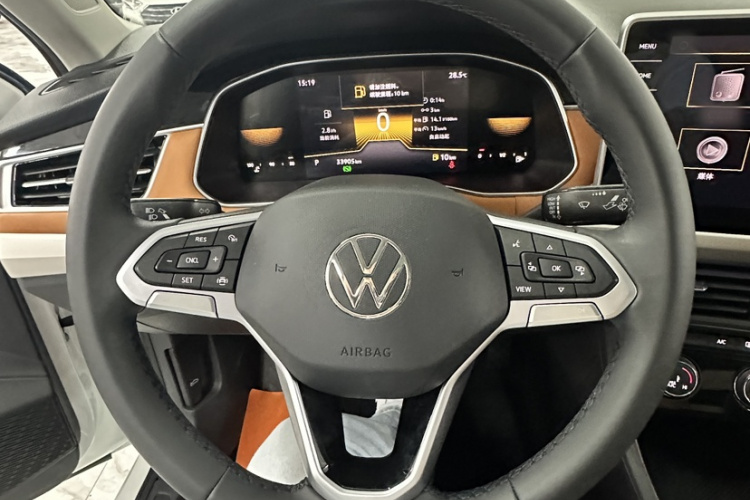 Volkswagen Bora 2023 image de voiture #12