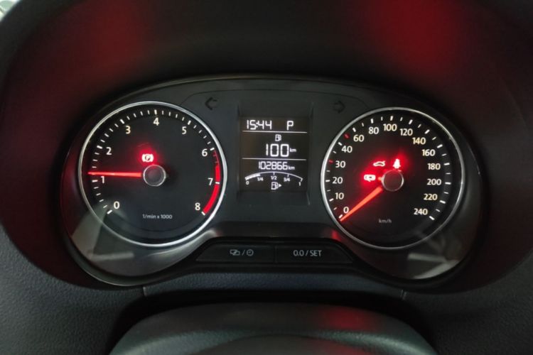 Volkswagen Polo 2015 car image #12