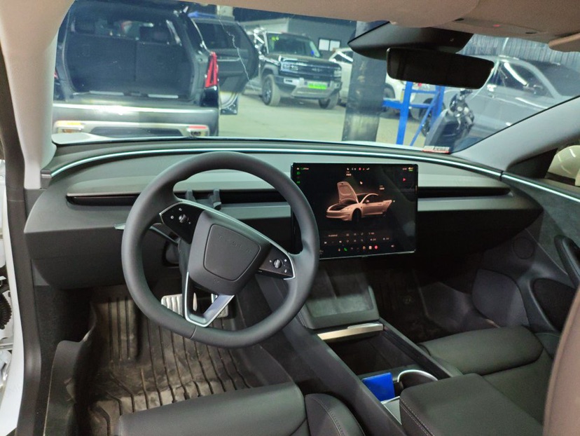 Tesla Model 3 2025 car image #7