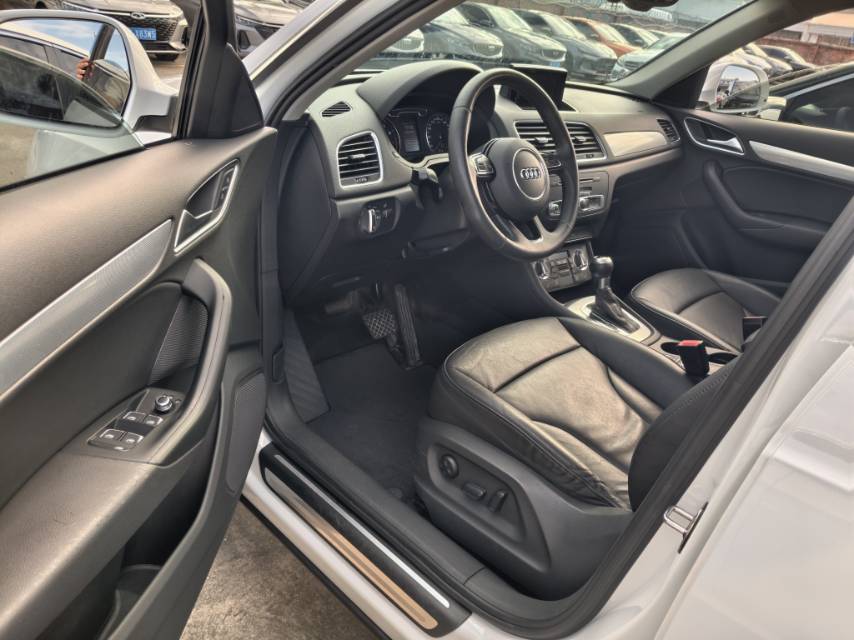 Audi Q3 2016 car image #7