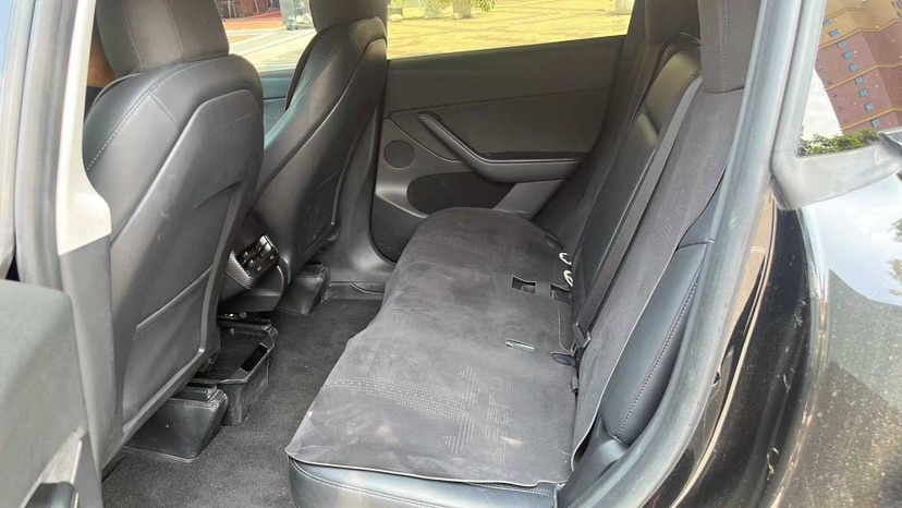 Tesla Model Y 2023 car image #3