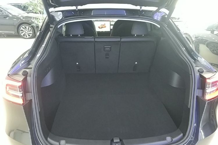Tesla Model Y 2024 #21 Tesla Model Y 2024 immagine di auto #21