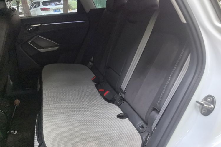 Audi Q3 2019 car image #19