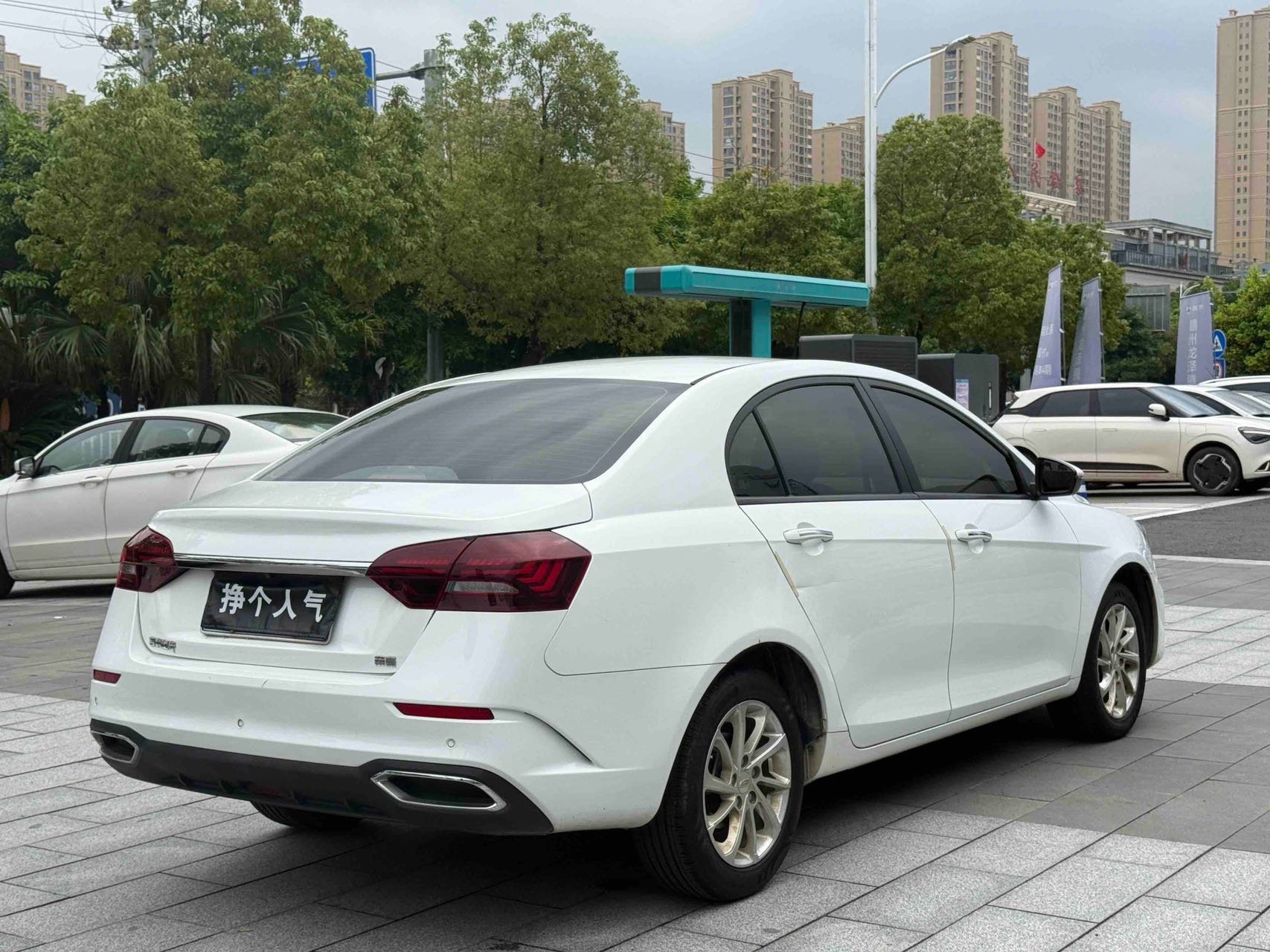 GEELY Emgrand 2021 car image #9