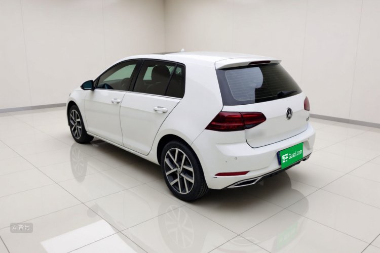 Volkswagen Golf 2018 car image #5