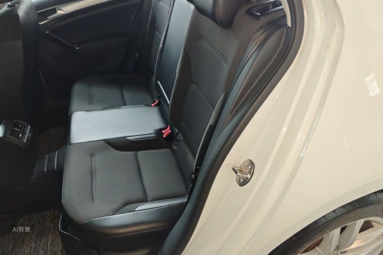 Volkswagen Golf 2018 car image #19