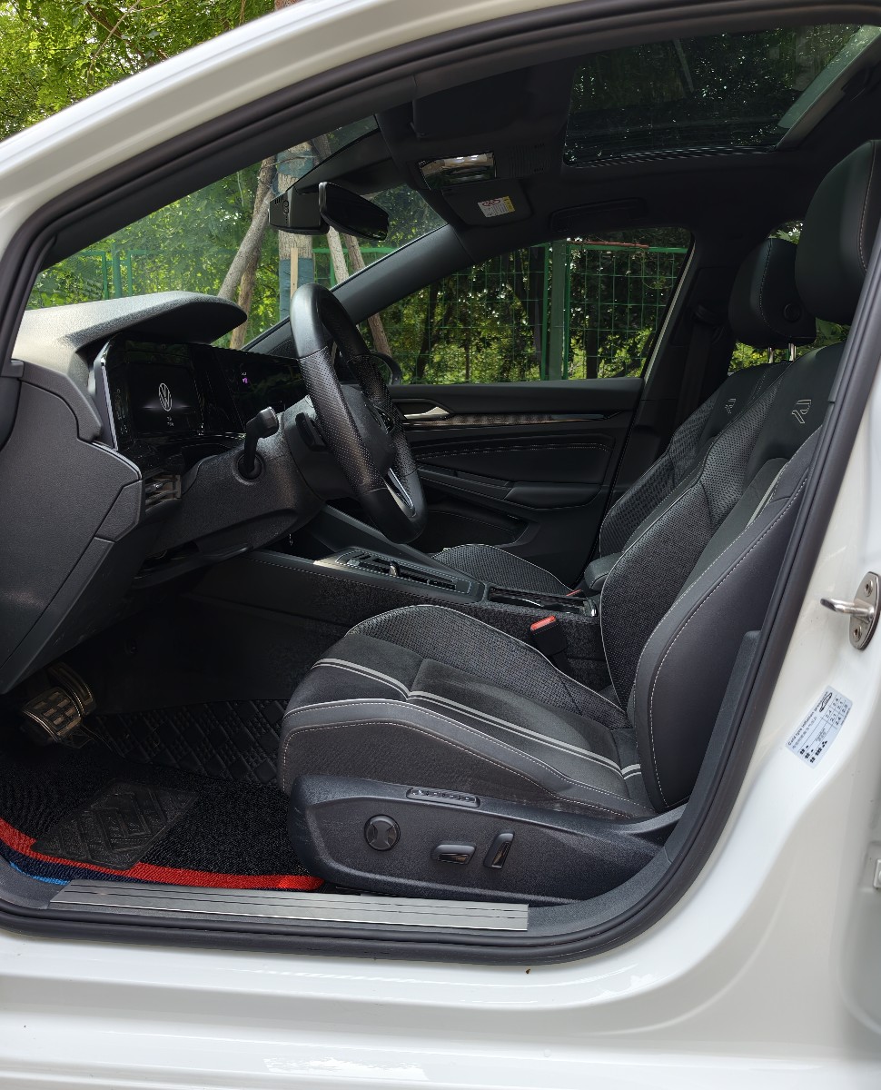 Volkswagen Golf 2022 car image #7