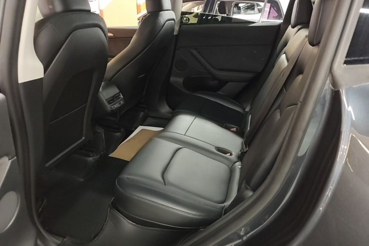 Tesla Model Y 2024 #17 Tesla Model Y 2024 car image #17