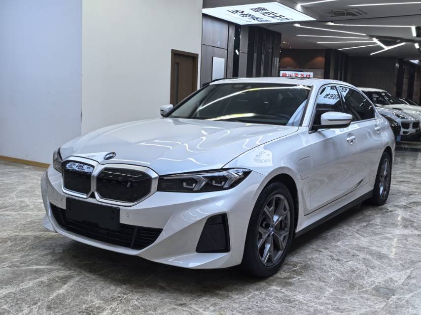 BMW i3 2024 immagine di auto 