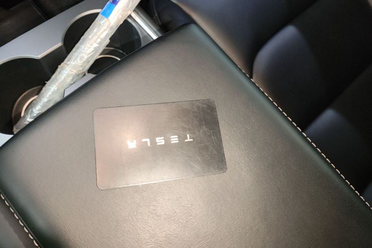 Tesla Model Y 2022 car image #9