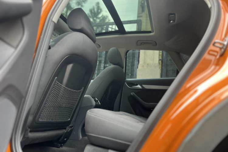Audi Q3 2015 car image #8