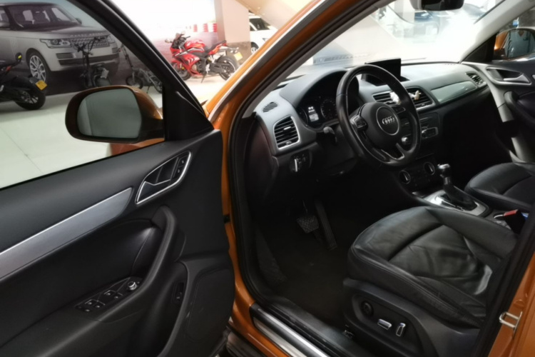 Audi Q3 2016 car image #16