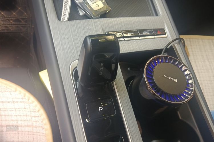 GEELY Boyue L 2025 صورة سيارة #16