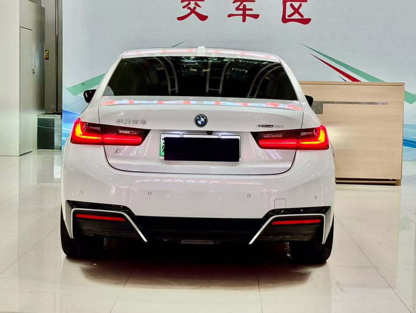 BMW i3 2023 car image #8