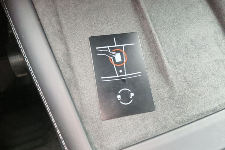 Tesla Model 3 2024 #10 Tesla Model 3 2024 car image #10