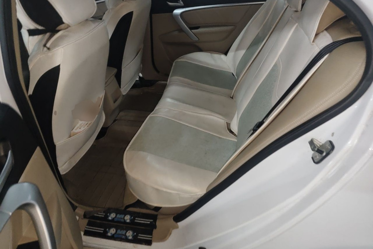 GEELY Emgrand 2018 car image #10