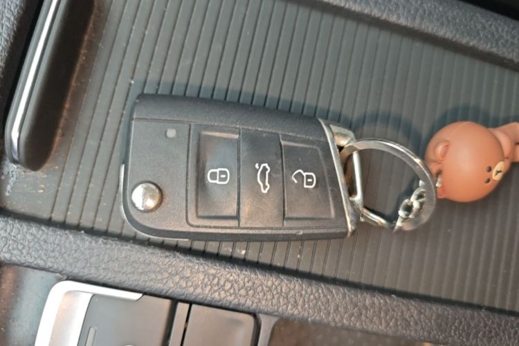 Volkswagen Golf 2020 car image #10