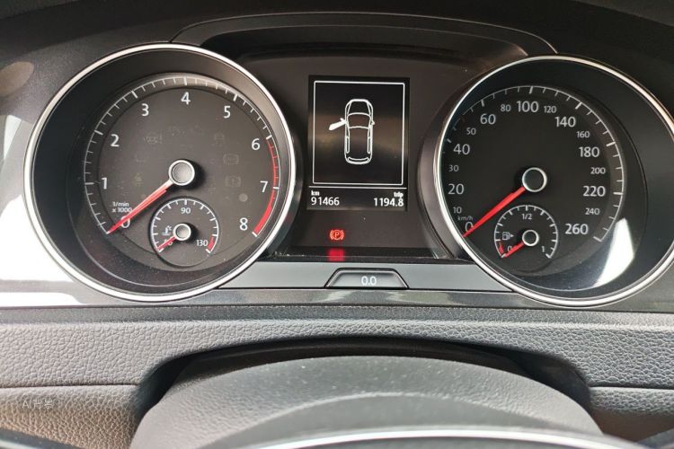 Volkswagen Golf 2019 car image #14