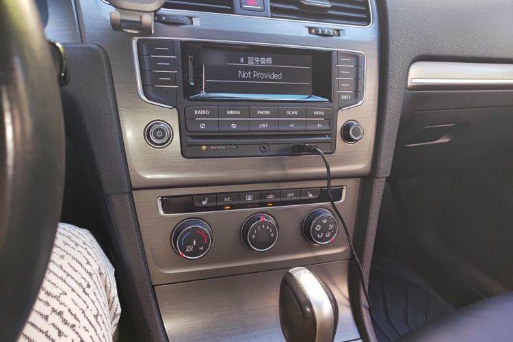 Volkswagen Golf 2015 car image #17