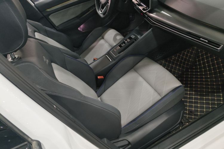 Volkswagen Golf 2024 car image #24