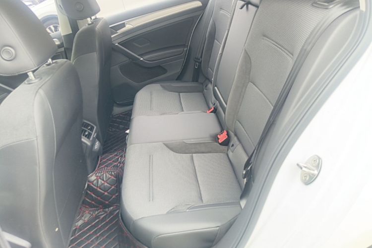 Volkswagen Golf 2020 car image #13