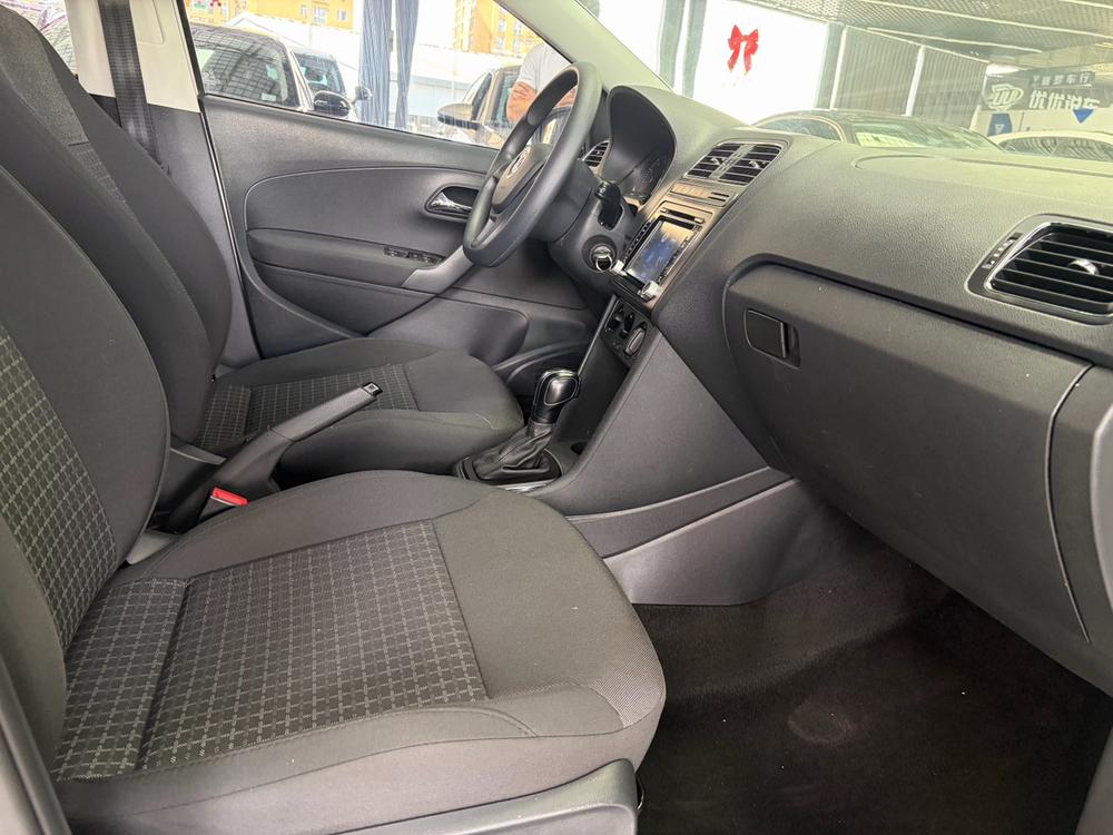 Volkswagen Polo 2016 car image #10