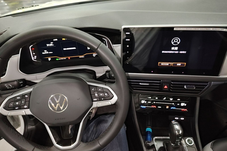 Volkswagen Bora 2025 car image #11