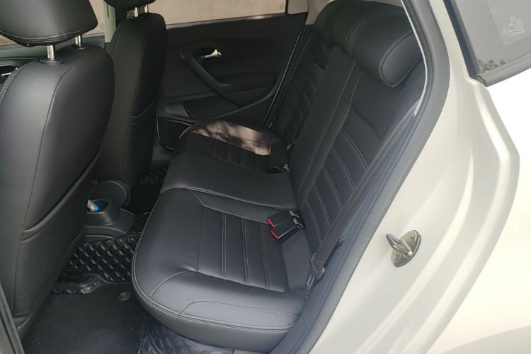 Volkswagen Polo 2018 car image #17