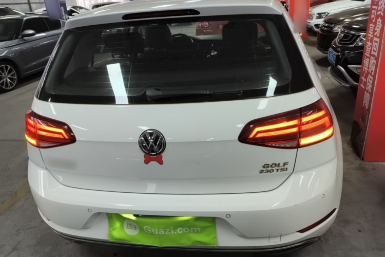 Volkswagen Golf 2018 car image #6