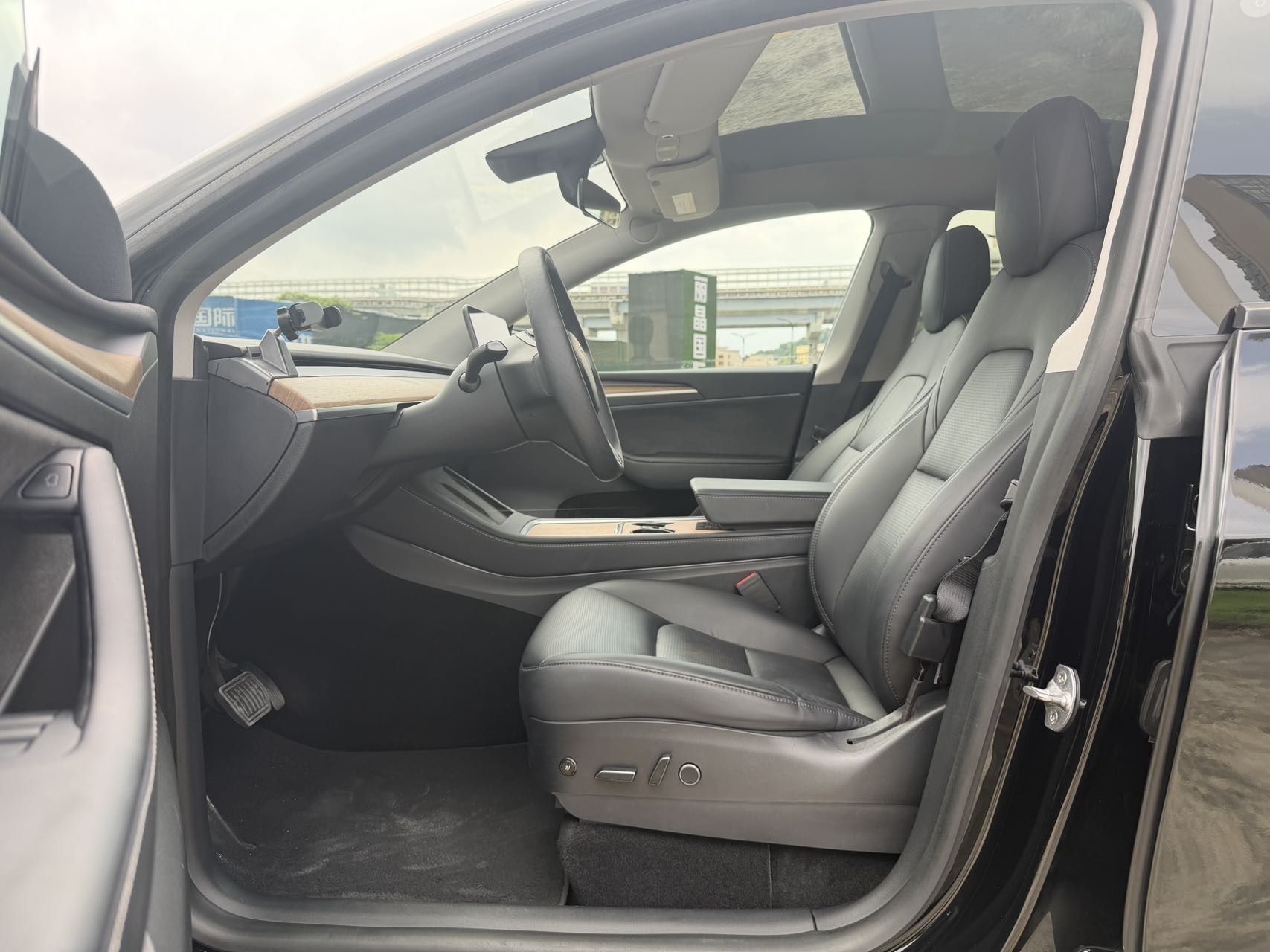 Tesla Model Y 2021 #12 Tesla Model Y 2021 car image #12