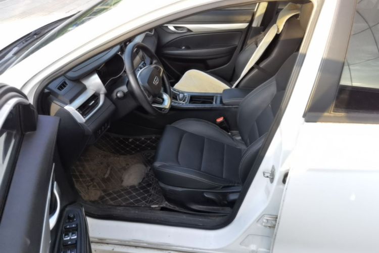 GEELY Emgrand 2020 image de voiture #17