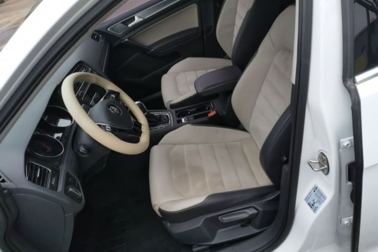 Volkswagen Golf 2017 car image #15