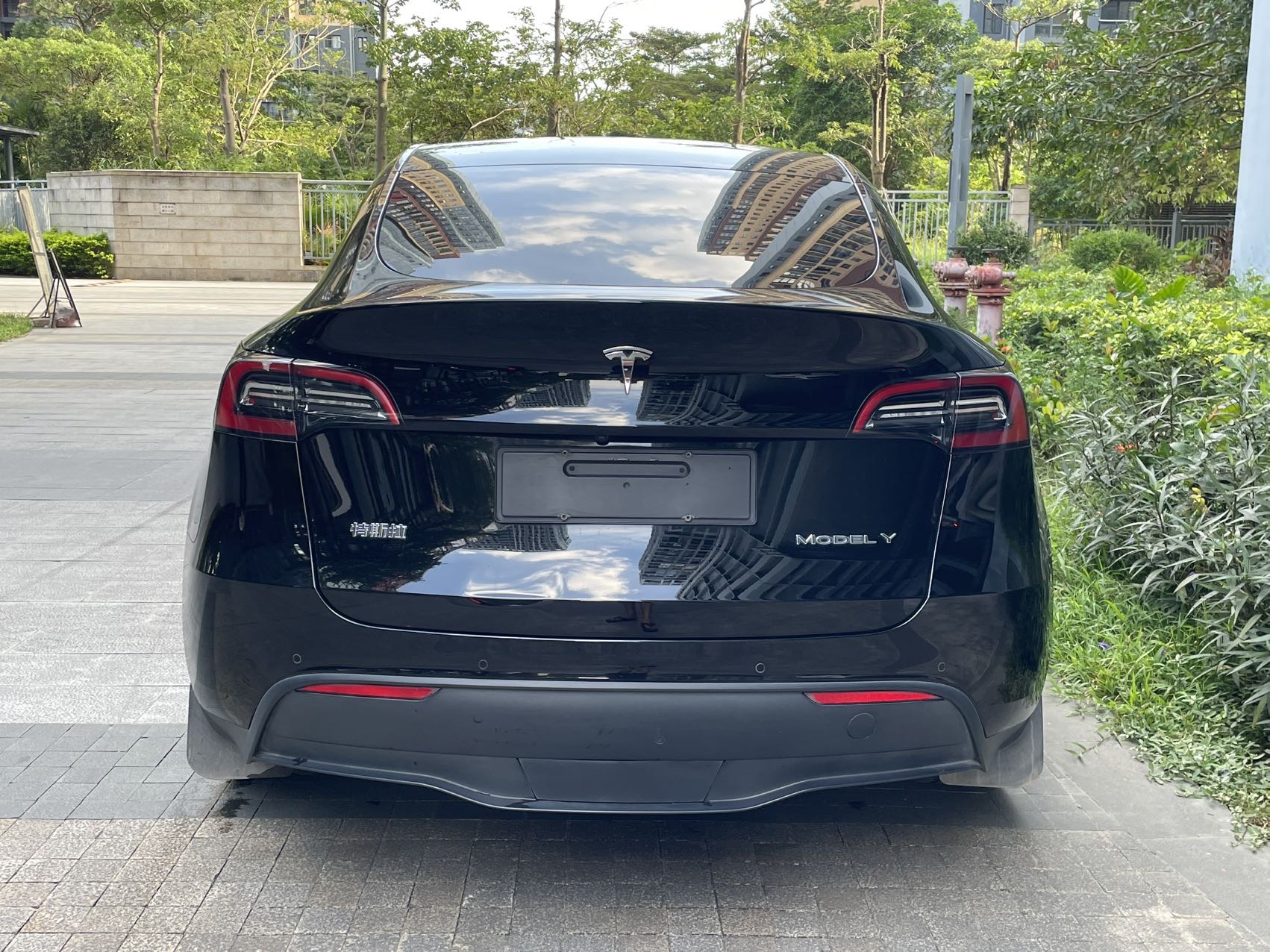 Tesla Model Y 2022 #4 Tesla Model Y 2022 car image #4