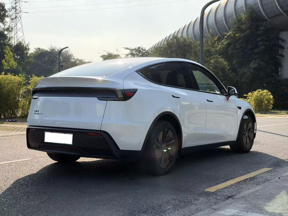 Tesla Model Y 2026 #7 Tesla Model Y 2026 immagine di auto #7