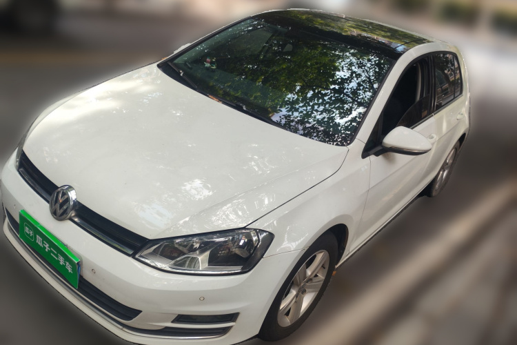 Volkswagen Golf 2017 car image #2