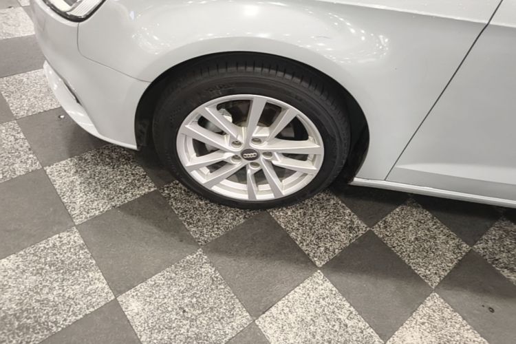 Audi A3 2019 car image #9