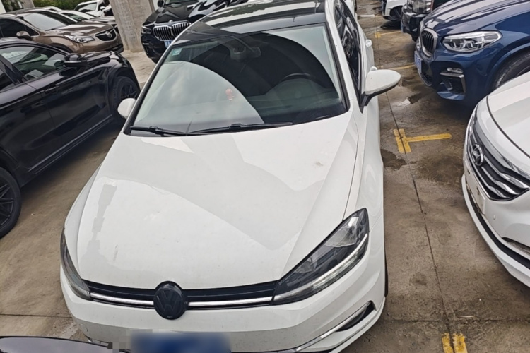 Volkswagen Golf 2020 car image #3