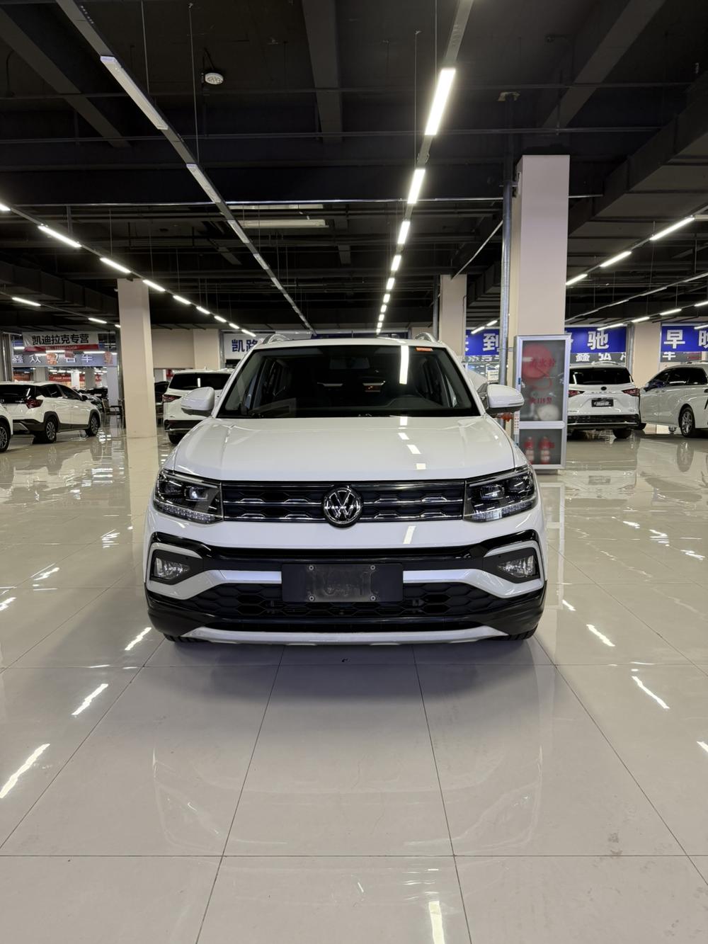 Volkswagen T-Cross 2020 car image #2