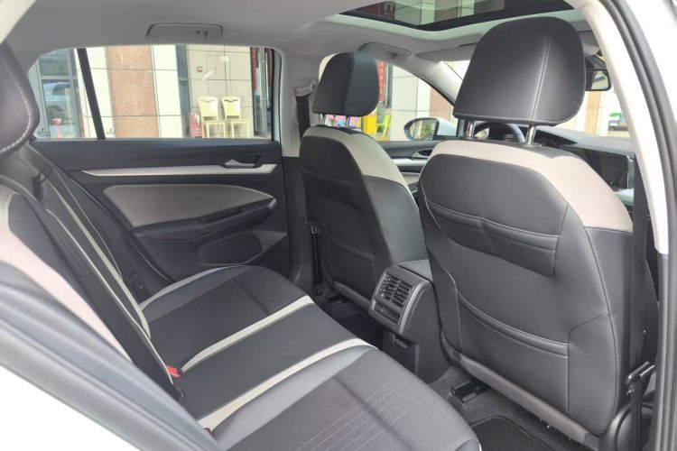 Volkswagen Golf 2021 immagine di auto #14