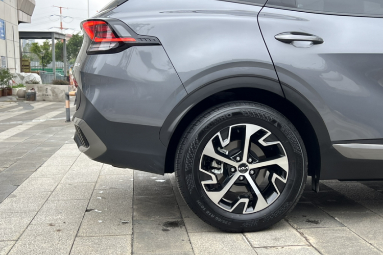 Kia Sportage 2025 immagine di auto #10