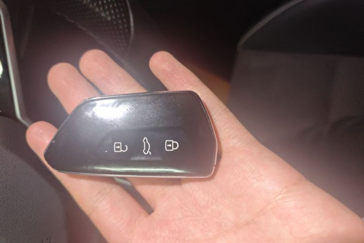 Volkswagen Golf 2024 car image #9