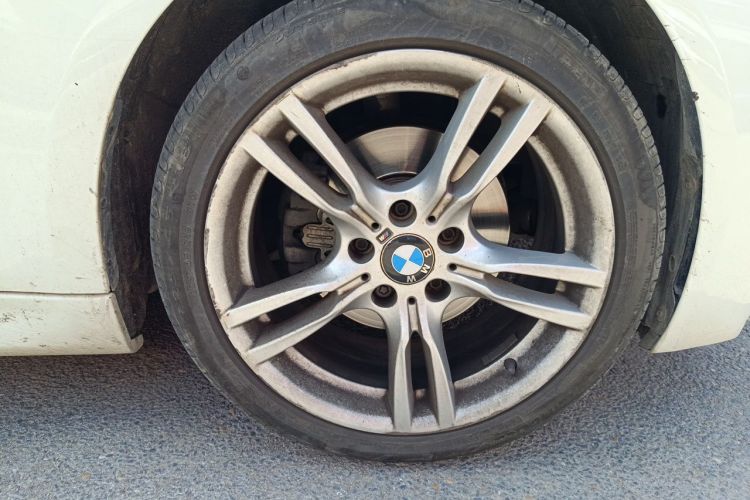 BMW 3 Series 2018 car image #6