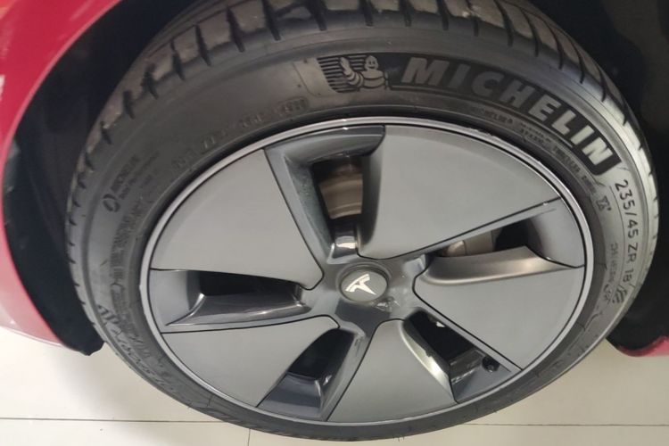 Tesla Model 3 2020 car image #9